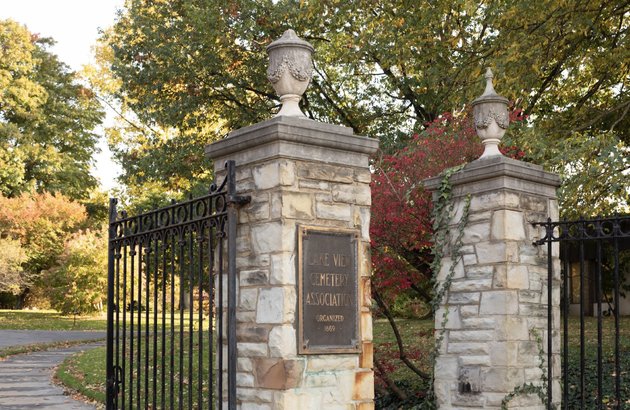 lakeviewcemeteryentrance